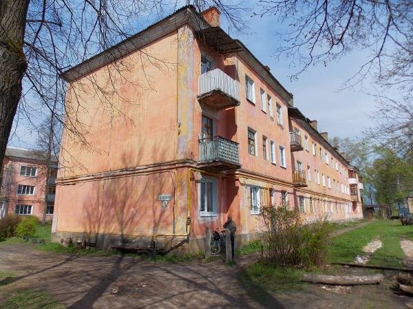 Двухкомнатная квартира в трехэтажном кирпичном доме в пос. Петровский. Гаврилов Посад